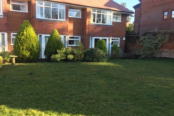 Albury Care Home Ltd 6 Albury Road Guildford Surrey Gu1 2bt 7 Reviews