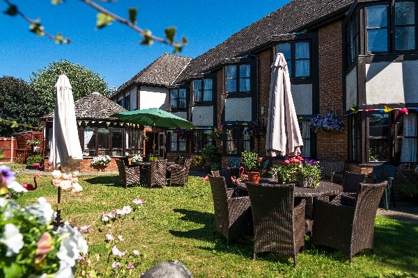 Aston House Care Home 26 Angel Lane Hayes London Ub3 2qx 74 Reviews