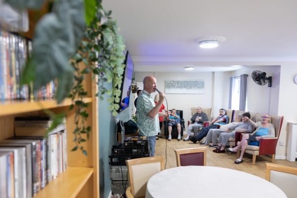 Oaklands Care Home NG20 9BN