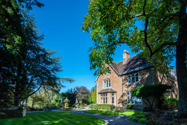 Glebe House, 5 Sundays Hill