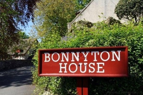 Bonnyton House, Beechwood Avenue