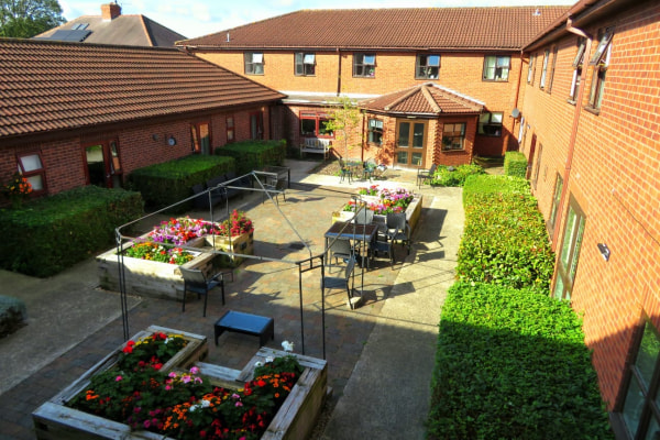 St Saviours Care Home DN22 6QW