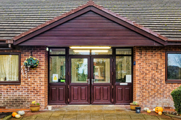 The Hollies DE55 2JA