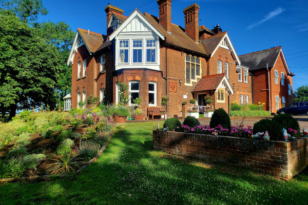 Eastham, Main Road