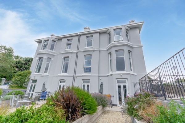 Seymour Court, Glen Road