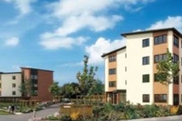 Queensridge Court, Queensway