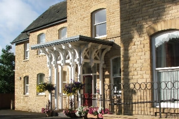 Holt House, Headlands Drive