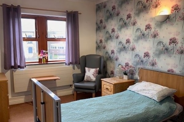 Aden Court Care Home HD5 8BE