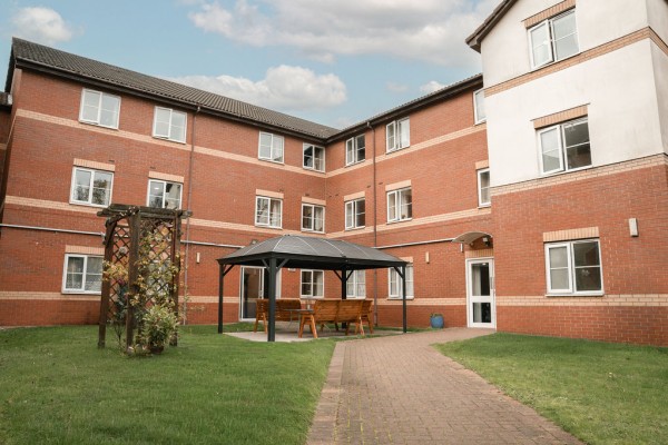 Hilltop Lodge, 93 Hill Top