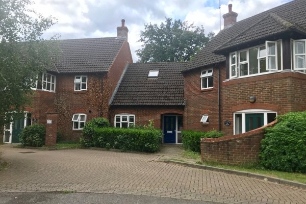 Stonepit Close, 42-44 Stonepit Close