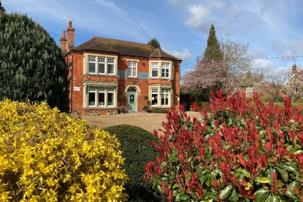 Clovelly House, 44 Station Road