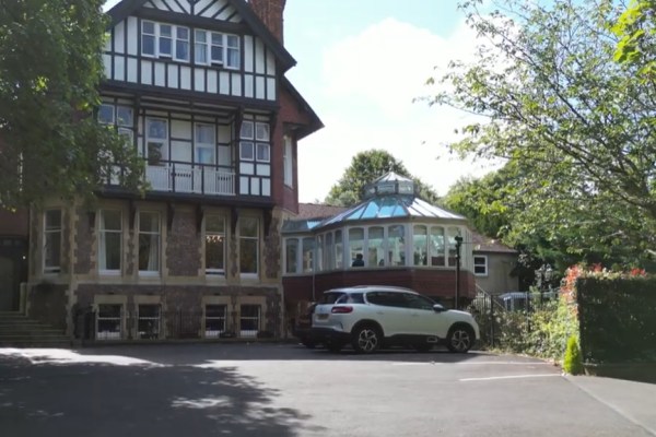 Stokeleigh, 19 Stoke Hill