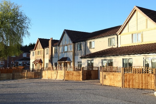 Willow Tree House Care Home 3 Sutton Road Mansfield Nottinghamshire Ng18 5et 19 Reviews