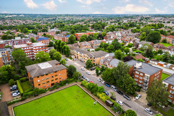 Dell Field Court, 1 Etchingham Park Road