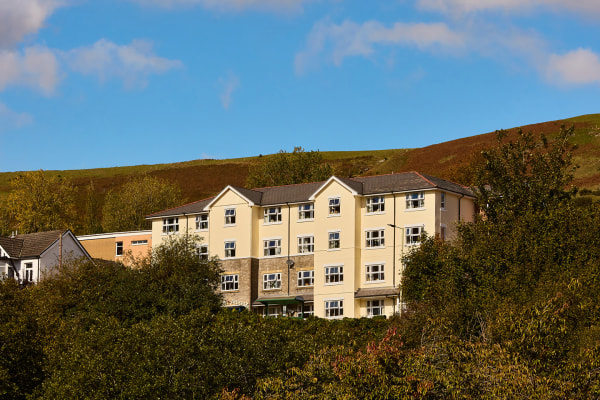 Hallmark Ty Porth, Cemetery Road