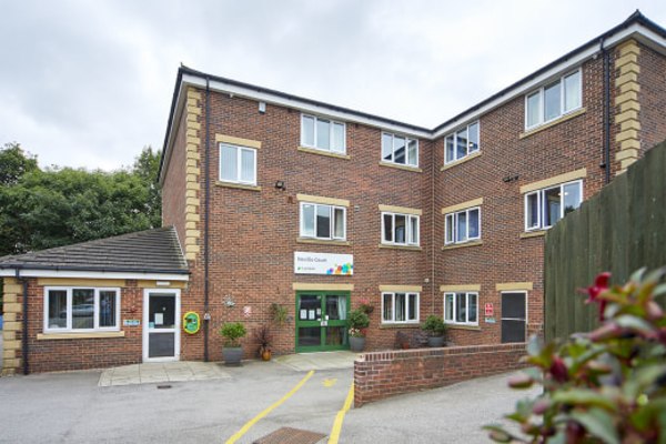 Neville Court, Neville Avenue