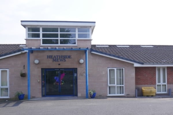 The Mews, Honiton Way