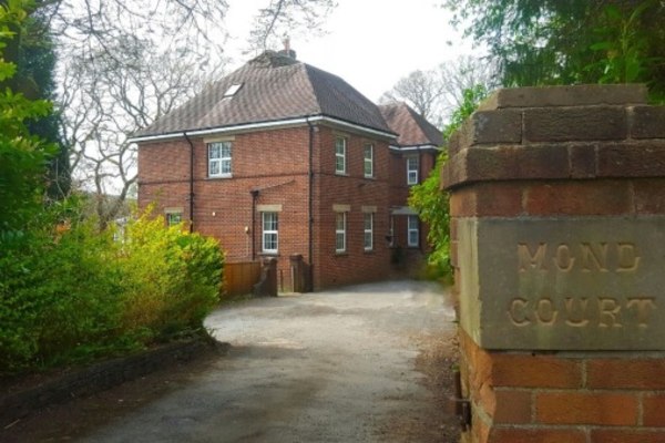 Mond Court Apartments, Gellionen Road