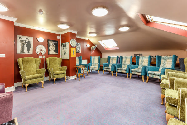 Elm Lodge UB6 9UG