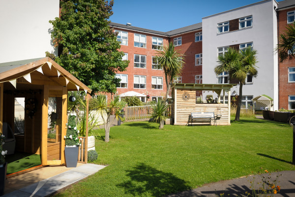 Hallmark Shire Hall, Overstone Court