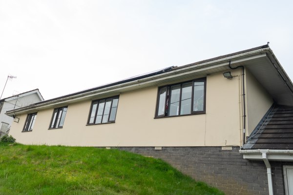 Luk Ros Bungalow, Blackwood