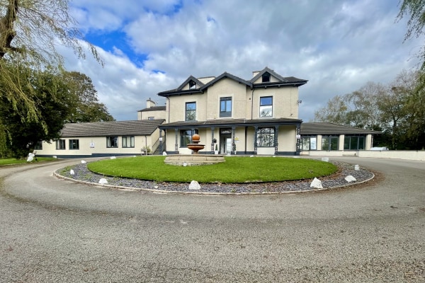 Elmsfield House, Holme