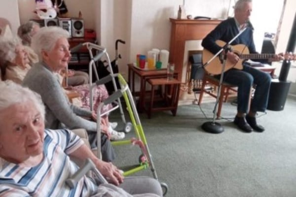 Abbey Gate Care Home 71 Beach Road Weston Super Mare North Somerset Bs23 4bg 18 Reviews