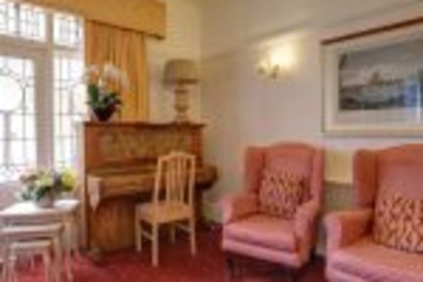 Wentworth House, 283 Clifton Drive South