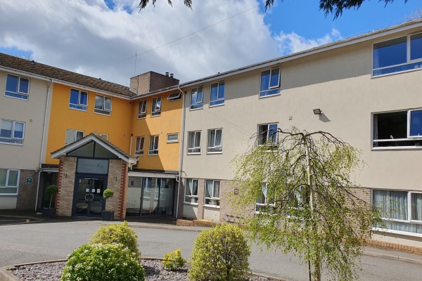 Meadow Rose Nursing Home, 96 The Roundabout