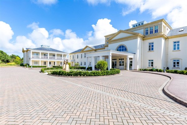Barchester Lakeside Manor, Jersey