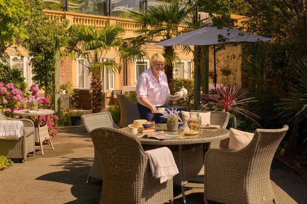 Hallmark Lakeview, Lightwater