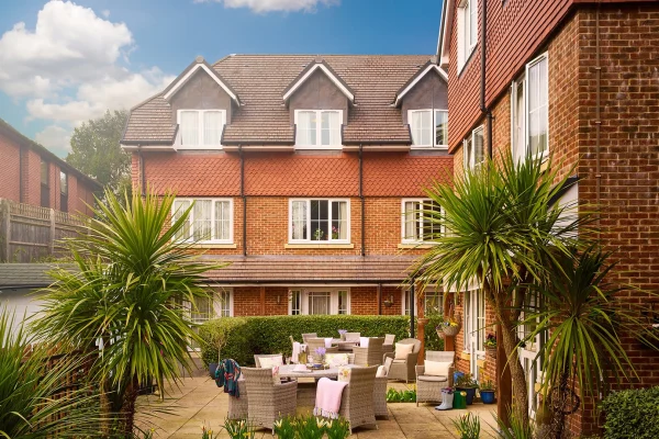 Hallmark Lakeview, Lightwater