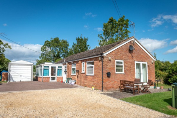 Sunnybank, Main Road