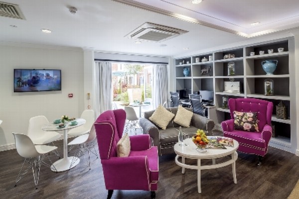 Knowle Gate Care Home - Avery Healthcare B93 9LW