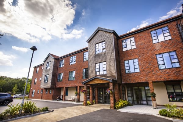 Ridley Manor, The Row