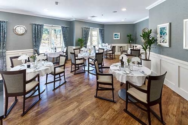 Astbury Manor Care Home - Avery Healthcare, Bracknell
