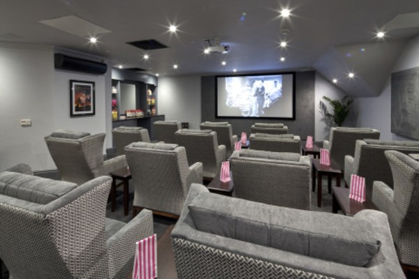 Avonmere Care Home 339 Badminton Road Downend Bristol South Gloucestershire Bs36 1aj 22 Reviews