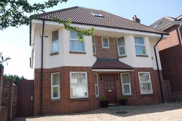 Roberts Lodge, 20 Roberts Road