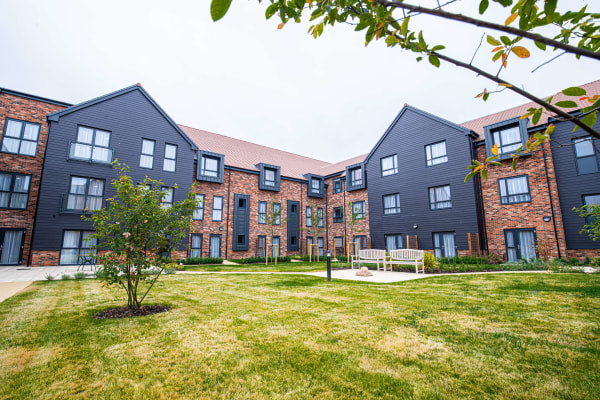 Dashwood Manor, Bradley Way
