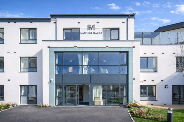 Hatfield Manor, Hatfield Avenue