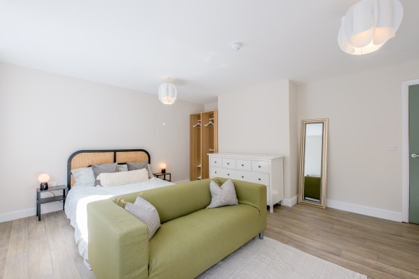 Bridge House, 12 Elmwood Close