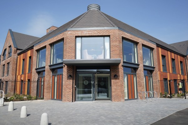 Ashmore Grange, Tay Road