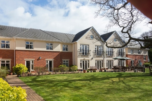 Barchester Hall Park Care Home, Squires Avenue