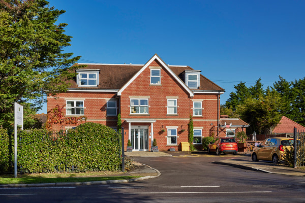 Kings Lodge, Main Road