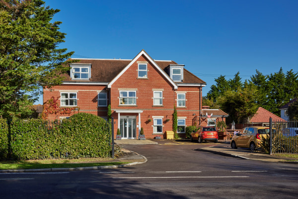 Kings Lodge, Main Road