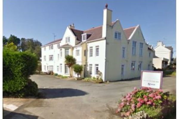 Plas Madryn, Lon Uchaf Plas Madryn, Lon Uchaf