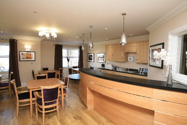 Oak Tree Lodge Care Home Oak Tree Drive Foundry Approach Gipton Leeds West Yorkshire Ls9 6bt 33 Reviews