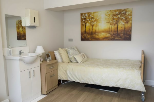 St Anthony's WD18 7DY