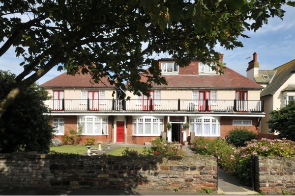 Victoria Royal Beach, 12/16 Grand Avenue