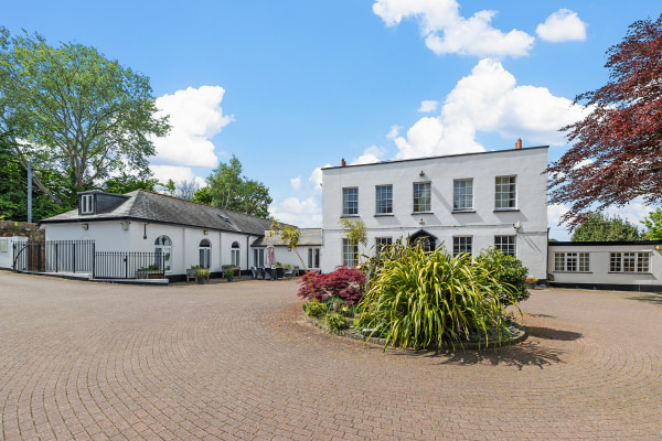 The Manor Exminster, Main Road
